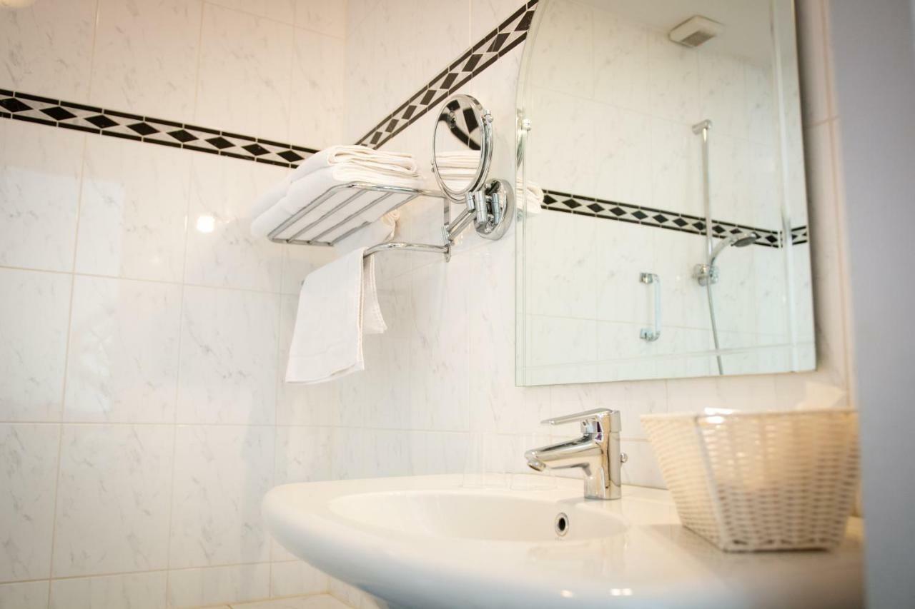 Villa-Hotel De Kroon Gennep Экстерьер фото